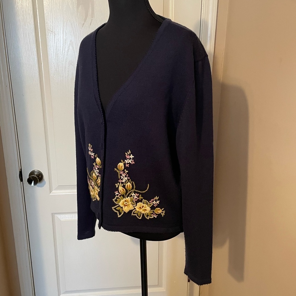 Vintage Susan Bristol Blue Size M Floral Embroidered Cardigan Sweater Cottage - Picture 3 of 12